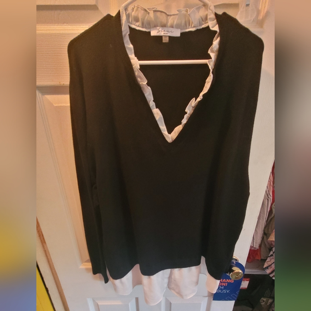 NWOT Sioni Black and White Sweater